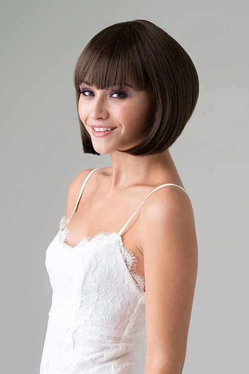 Colored wig with a wavy texture for a beachy and fun lookBrown inverted bob wig: Colette