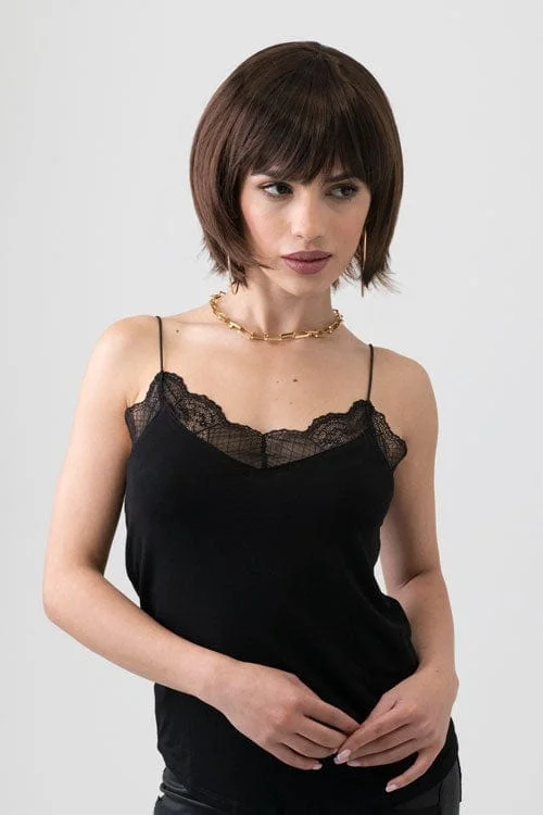 Colored wig with a 150 - density for a full and thick appearanceDark brown pixie cut wig with reddish brown lowlights: Cierra