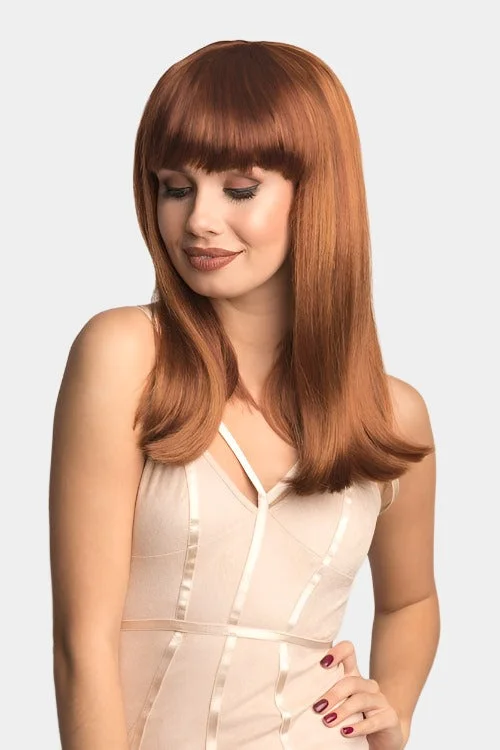 Colored wig with a straight texture for a sleek and minimalist lookRed/Auburn wig with blonde highlights and straight fringe: Abi