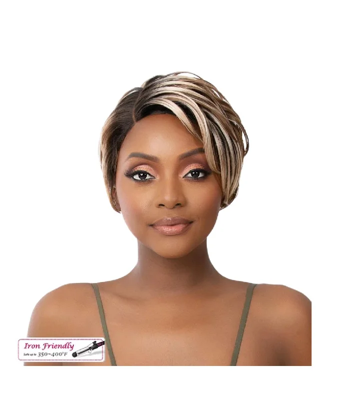 Lace wig with a 200 - density for a full and thick appearanceItsawig Premium Synthetic Hd Lace Wig- Becca