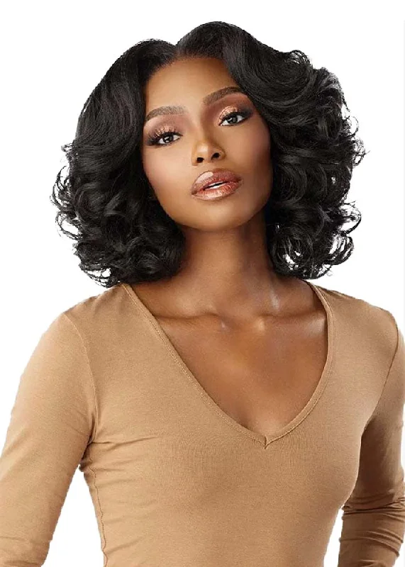 Lace wig with a silk - base cap for a comfortable and smooth feelKinky Body Wave 14"