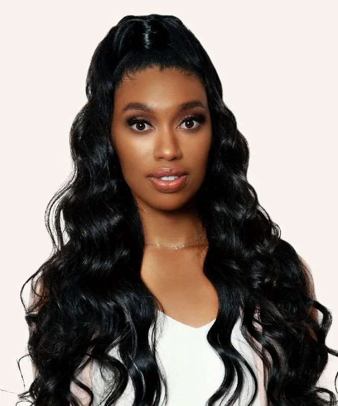 Adjustable - cap lace wig for a comfortable fitWavy Lace Front Wig